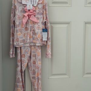 Tahari Kids Gingerbread Pajama Set with pink scrunchie